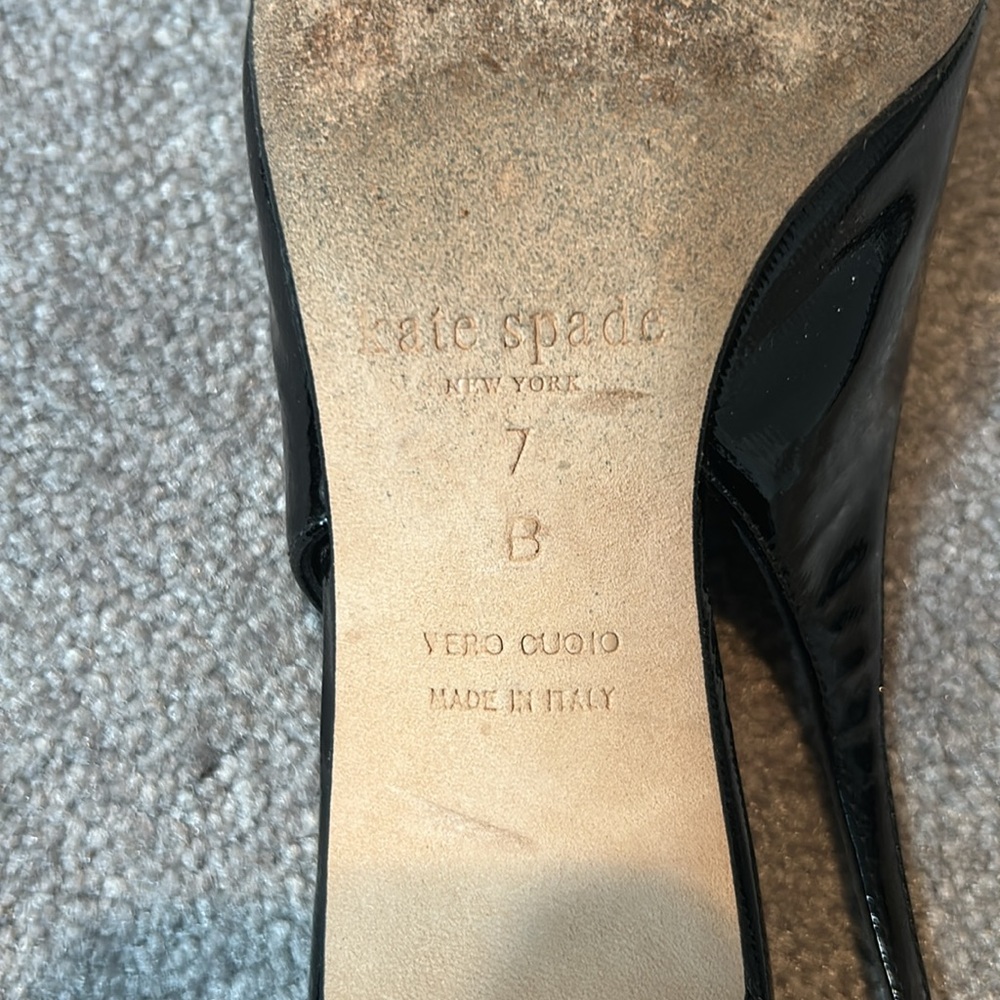 Kate Spade Black Slingback Heels with signature bow & logo. Original box. Size 7 - Picture 6 of 7